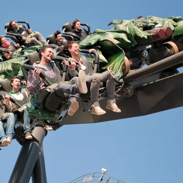 Gardaland Park - Raptor - Leute an Bord