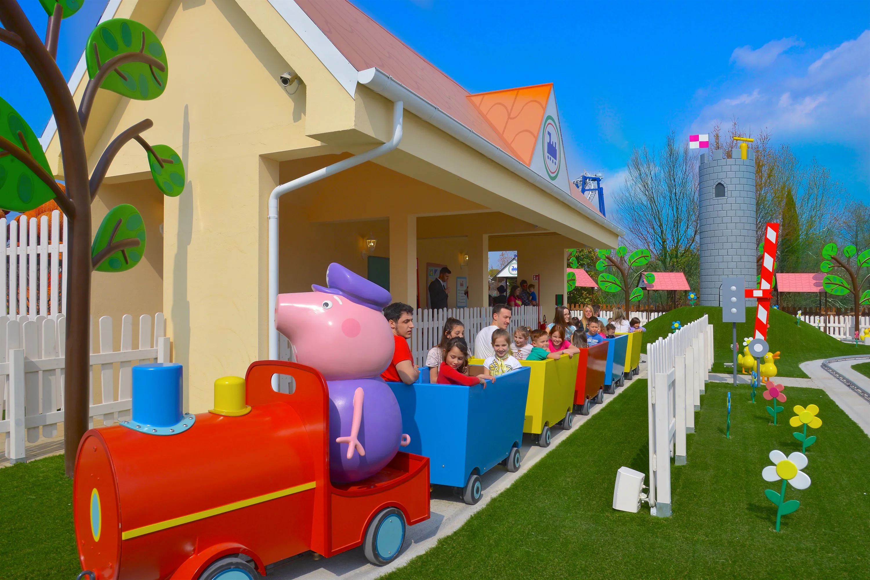 Gardaland Park - Peppa Pig Land - Zug von Opa Pig