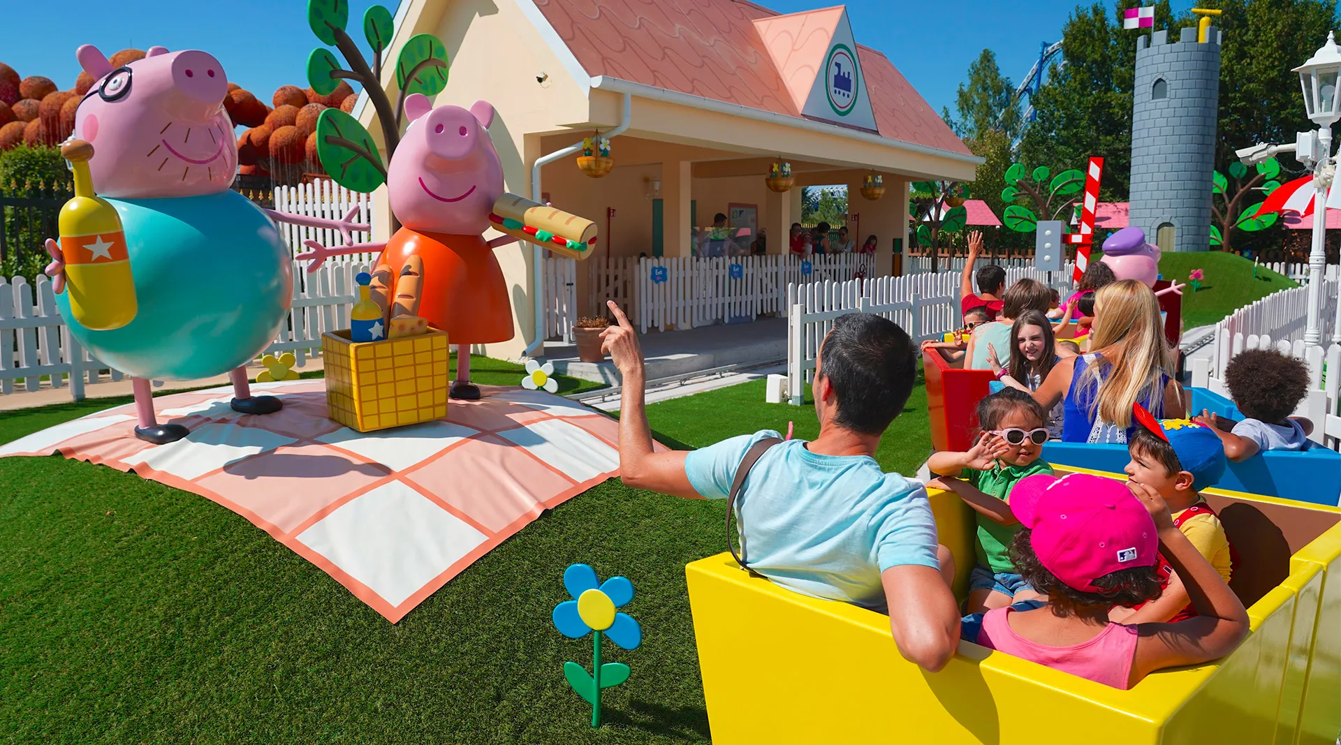 Il Trenino di Nonno Pig (der Zug von Opa Pig) - Peppa Pig Land - Gardaland