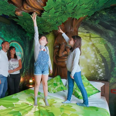 Themenzimmer Enchanted Forest im Gardaland Magic Hotel