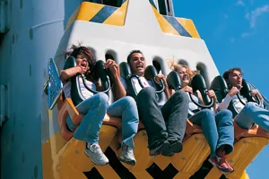 Gardaland Park - Space Vertigo - Leute an Bord